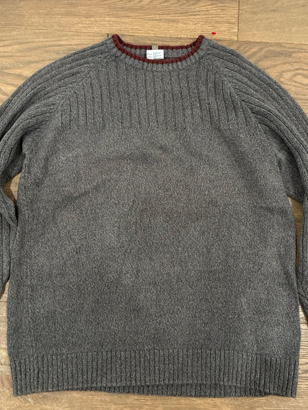 Like New Columbia 100% cotton sweater. Men’s size large. Grey & Burgundy - Picture 2 of 3